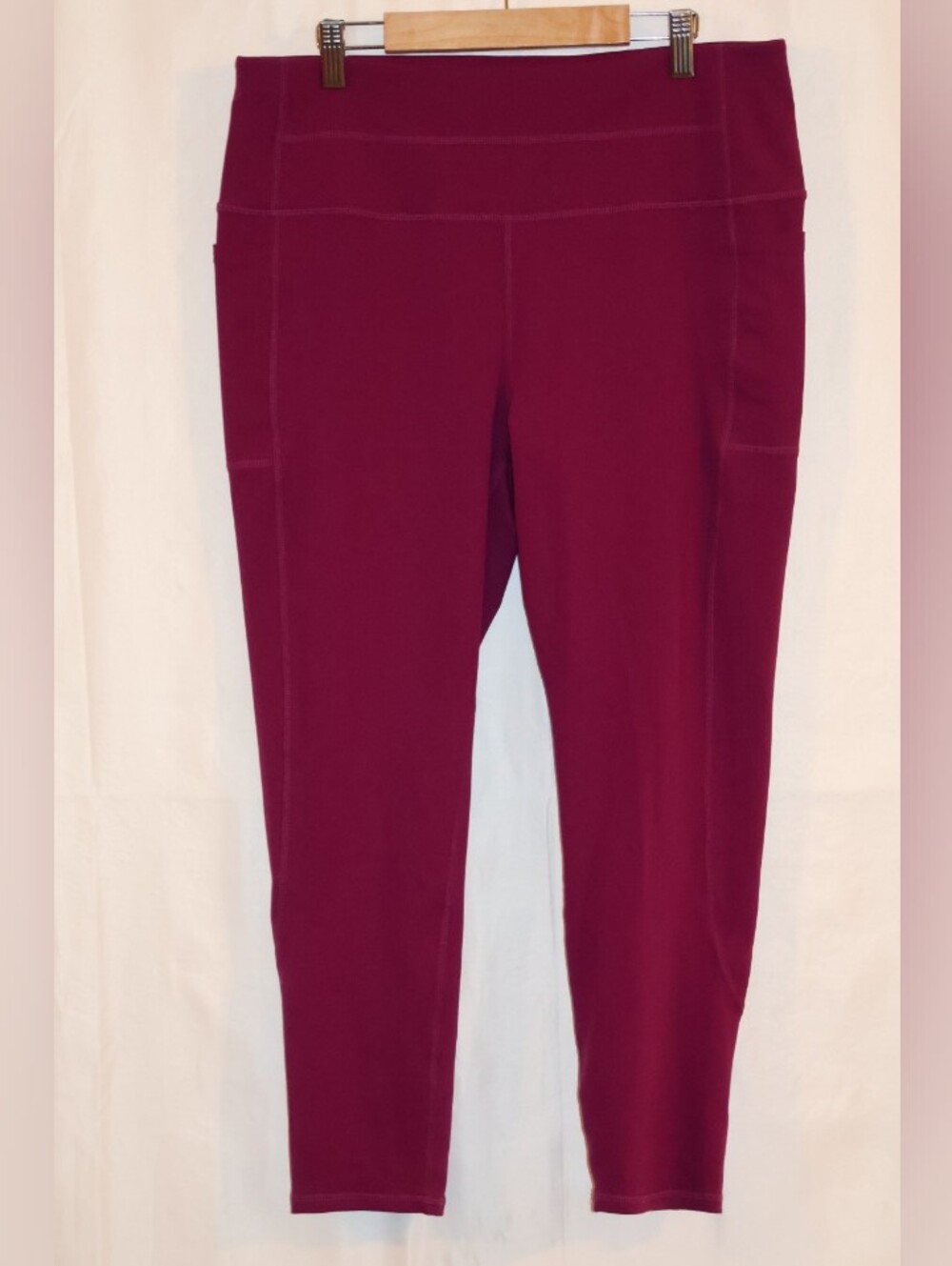 Skechers GO WALK Burgundy/Pink High-Waisted Active Leggings with Side Pockets.